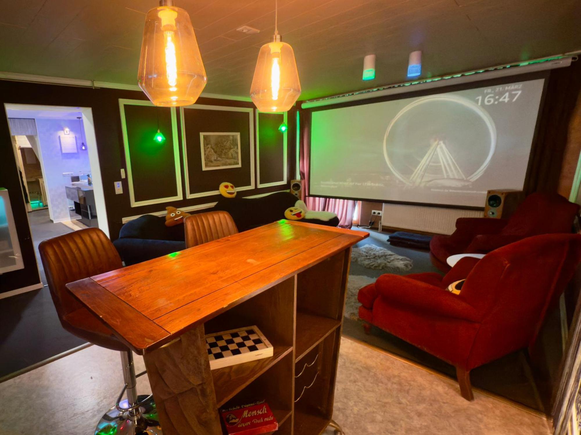 Bookeinfach Bad Ems - Private - Sauna Jacuzzi Whirlpool Swimmingpool Alahna Sup Beachvolleyball Billiards Ping Pong Cinema Theater Music Disco Ball Bbq Und Parkplaetze Pokój zdjęcie